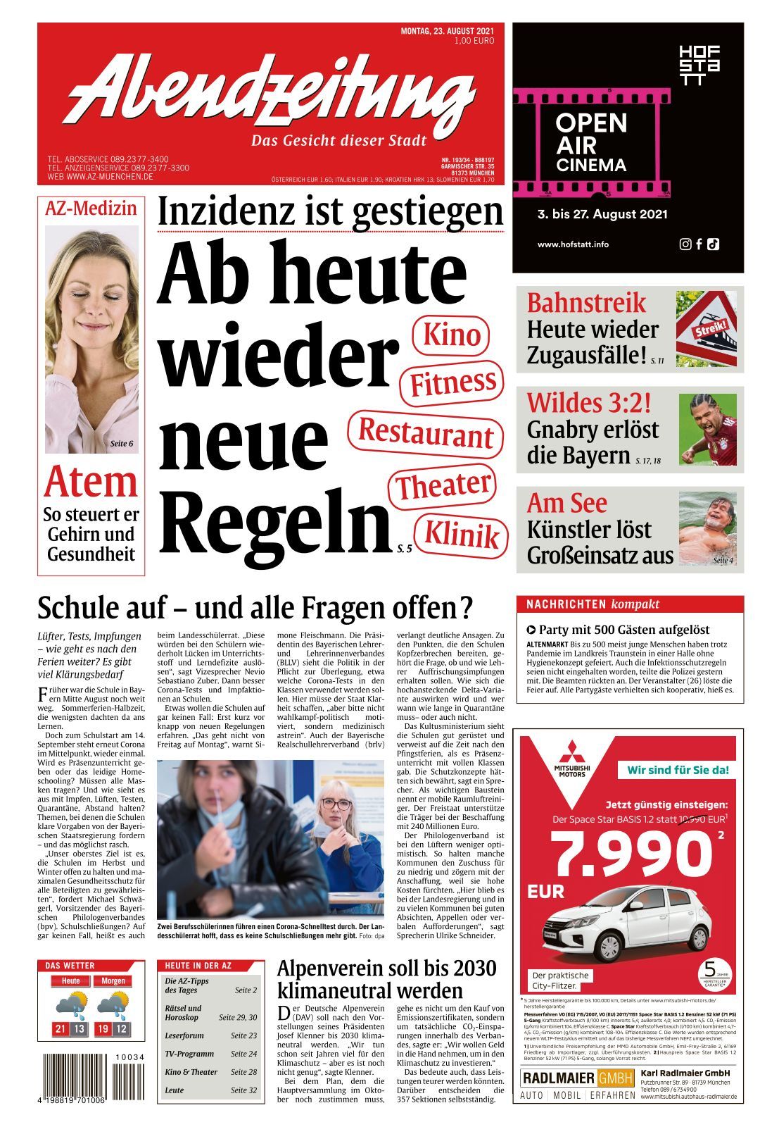 Zwei Freundinnen mit vier Spielbällen Zwei Freundinnen mit vier Spielbällen